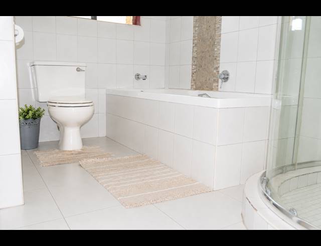 3 BEDROOM FREEHOLD FOR SALE IN FARRARMERE